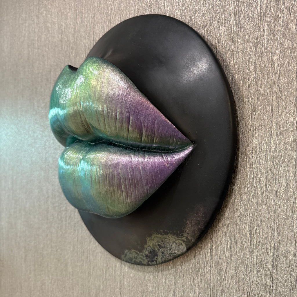 Karma Chameleon Puckered Lips Sculpture